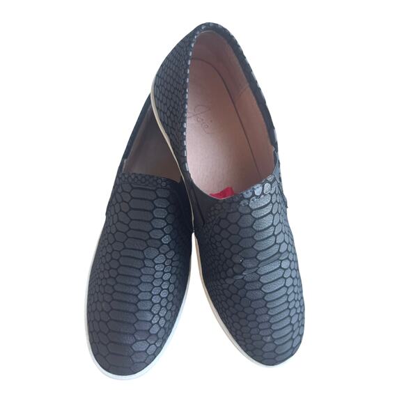 Joie Kidmore Embossed leather Slip Ons EUC - Picture 3 of 11